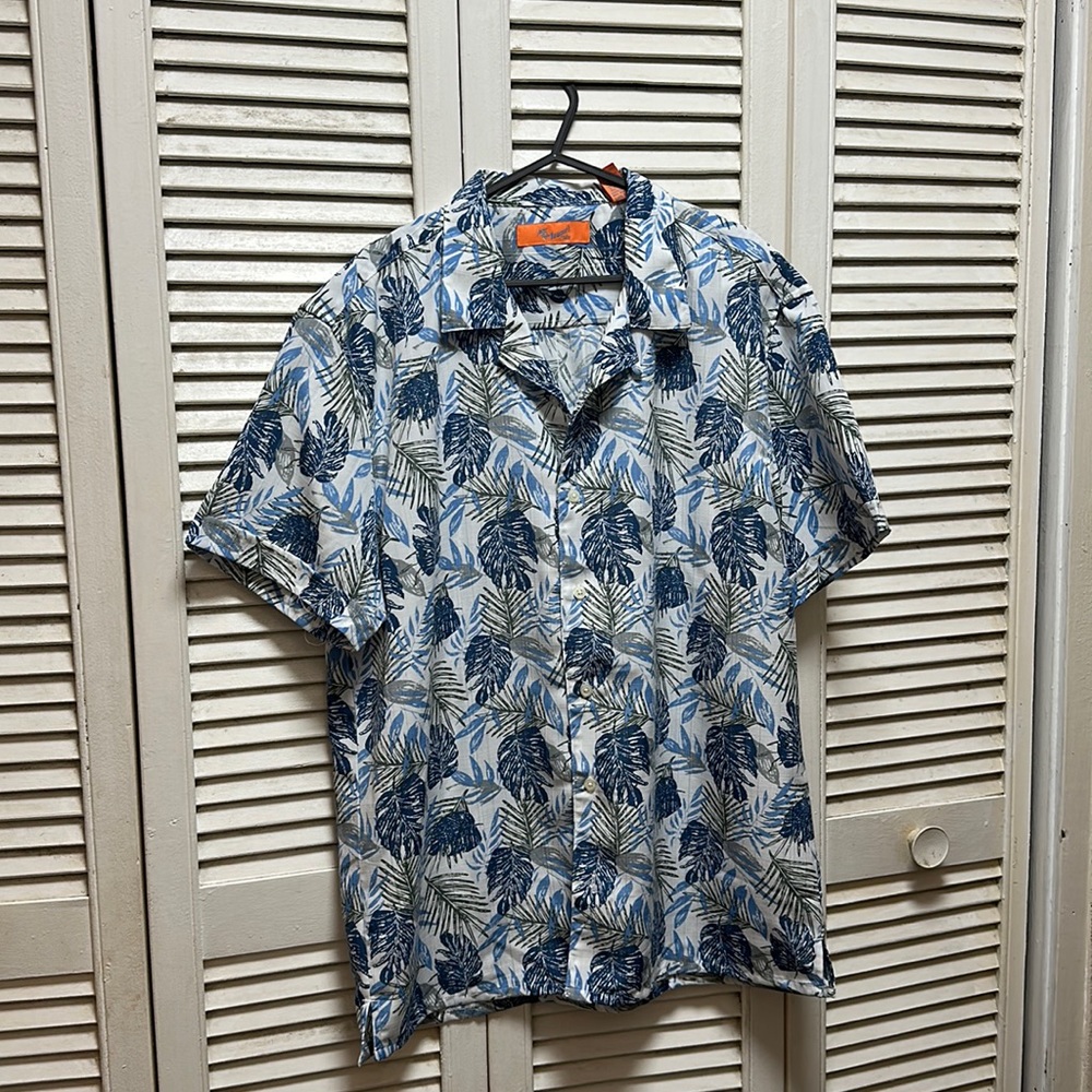 Mens tropical button down: size: L